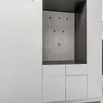 Lam Concrete Ac - Balcony Apartment