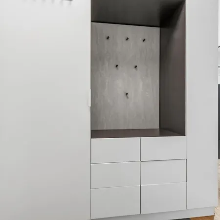 Lam Concrete Ac - Balcony Apartmán