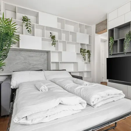 Lam Concrete Ac - Balcony Apartment Pressburg