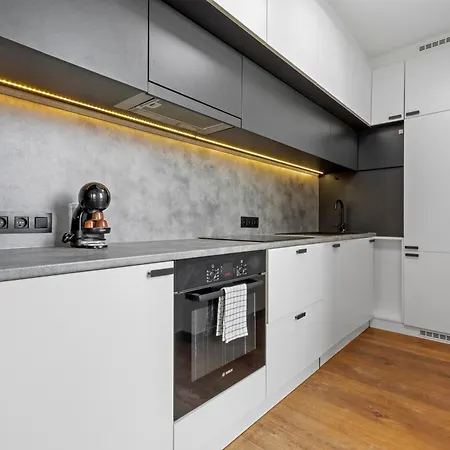 Lam Concrete Ac - Balcony