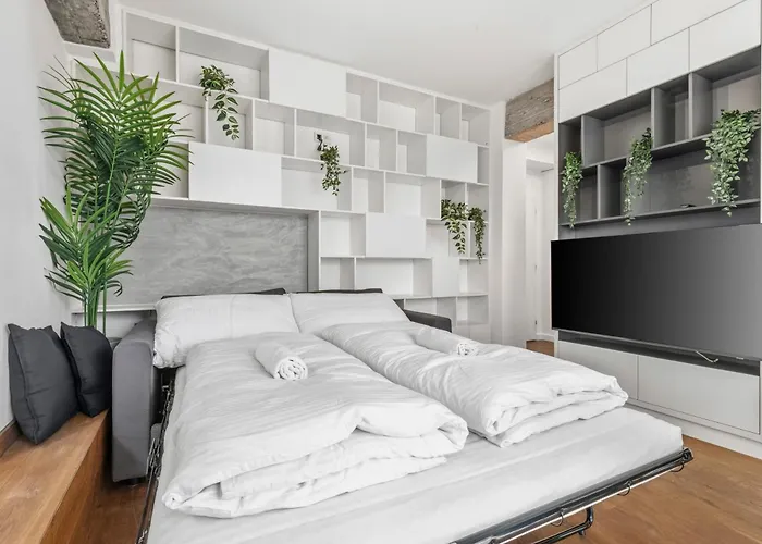 Lam Concrete Ac - Balcony Apartment Pressburg