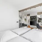 Lam Concrete Ac - Balcony * 브라티슬라바